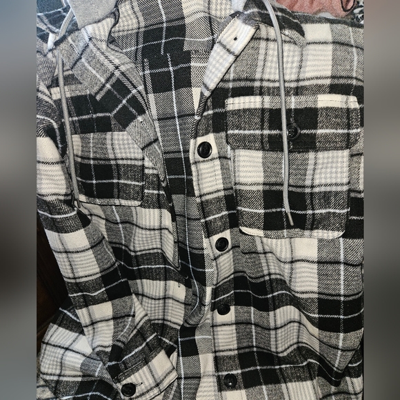 Button up hoidie - Picture 2 of 3